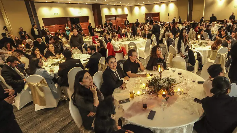 La cena a oscuras se realizó en el hotel Barceló 